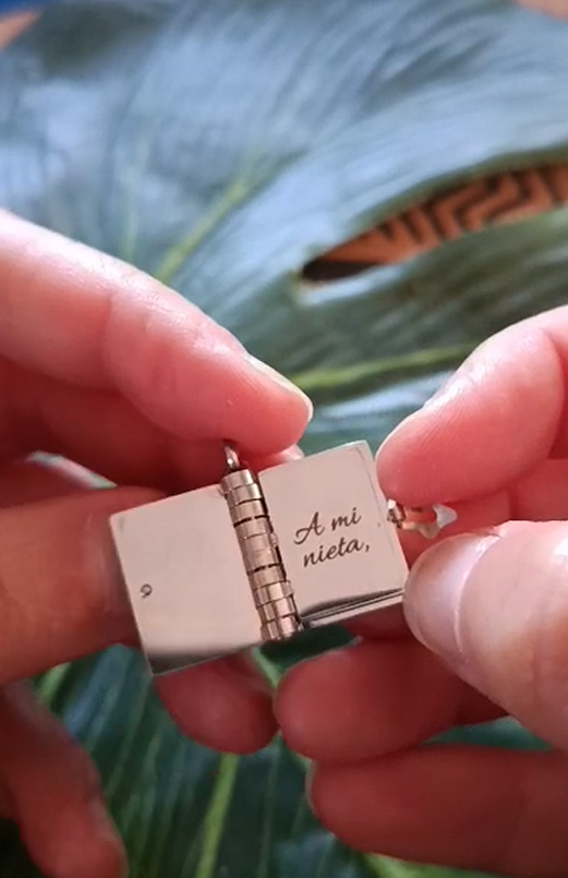Colgante libro eterno "A mi nieta"