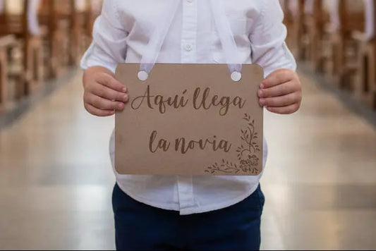 Cartel "Aquí llega..." Izmi Láser Regalos Personalizados