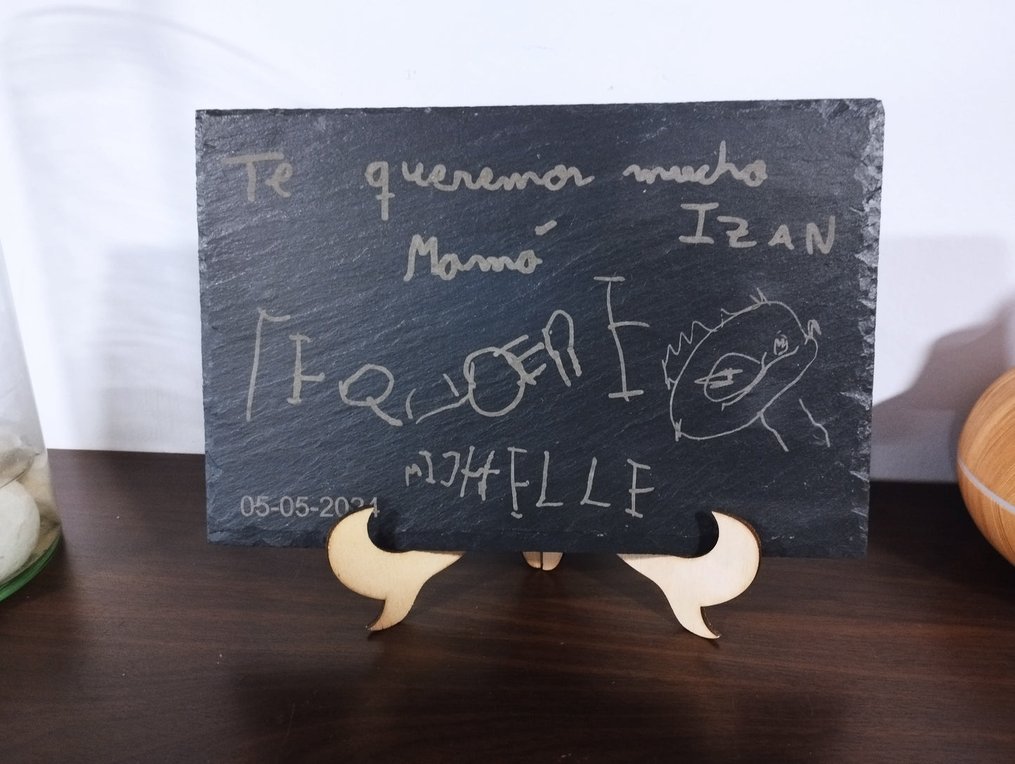 Pizarra grabada con tu mensaje Izmi Láser Regalos Personalizados