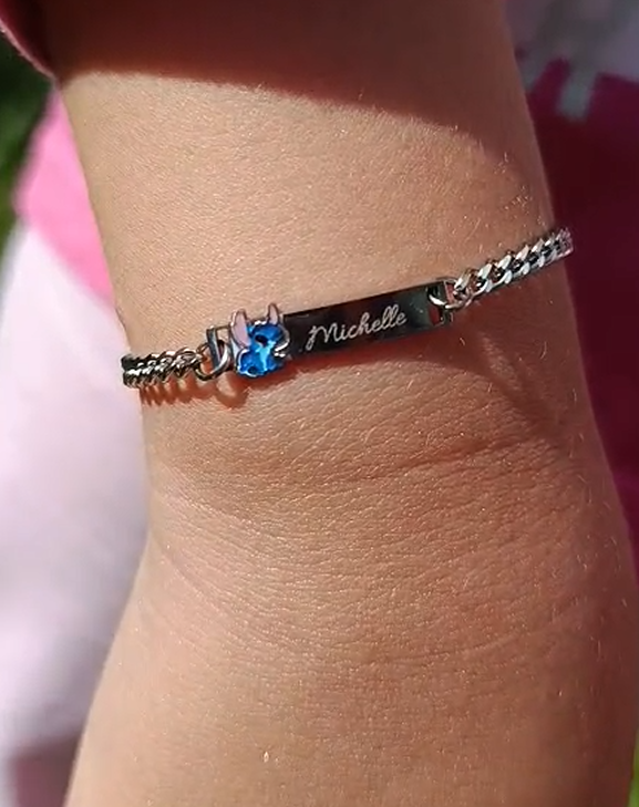 Esclava infantil personalizada con nombre Izmi Láser Regalos Personalizados