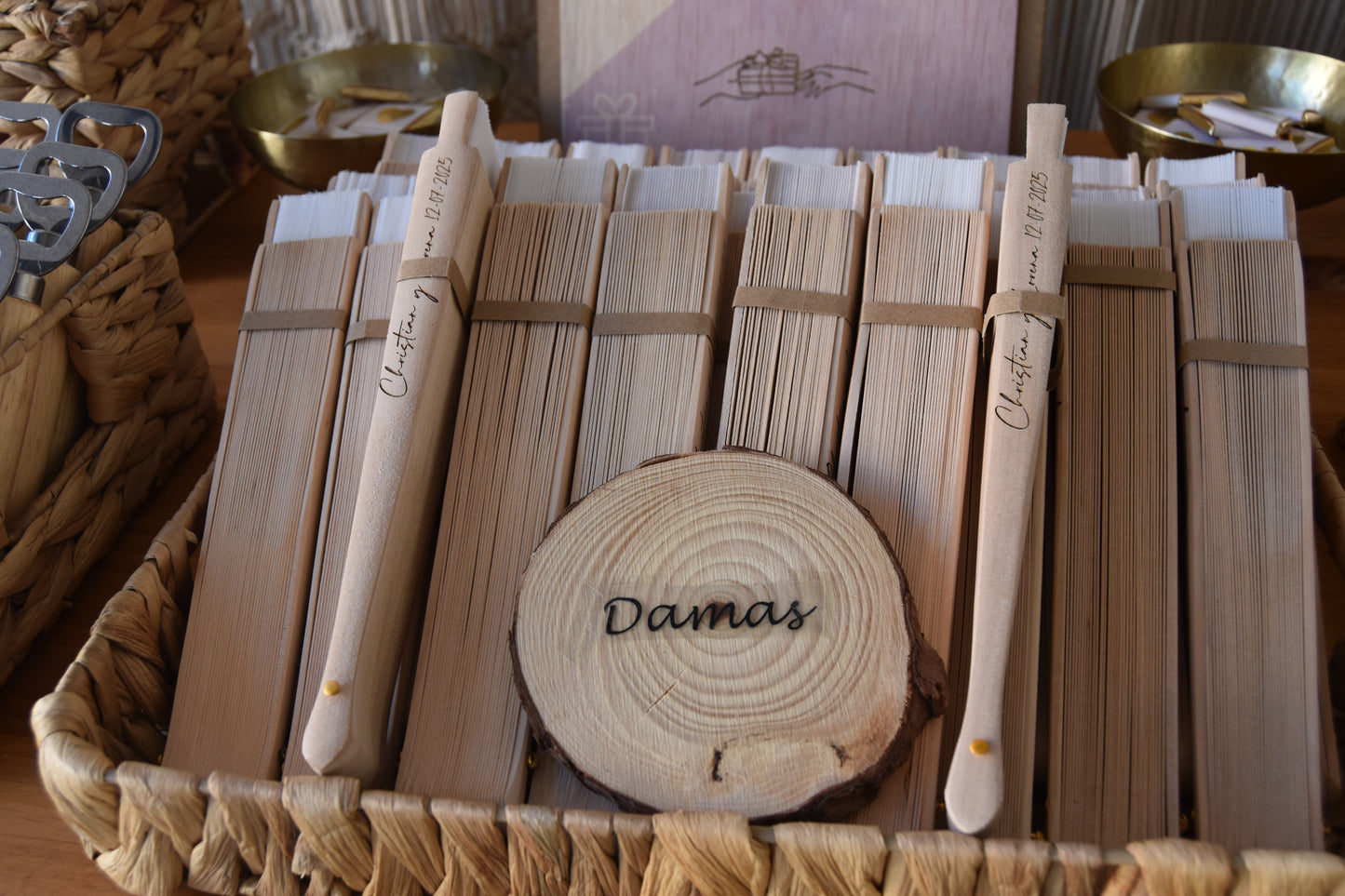 Abanico de madera con tela de algodón