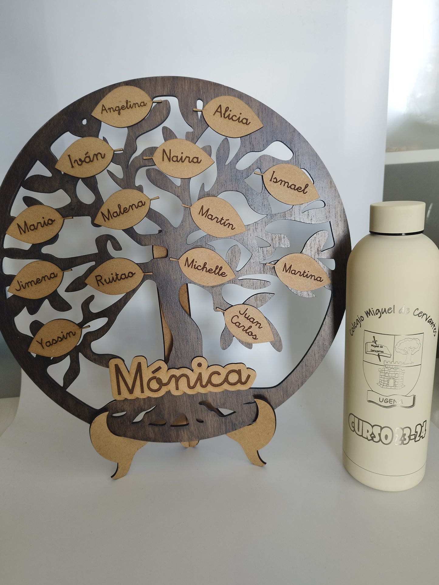 Árbol de la vida y termo personalizados para profesores