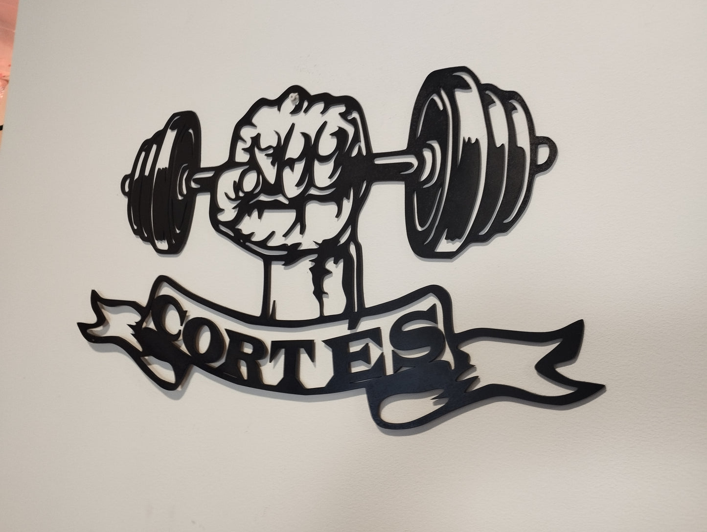 Silueta puño con mancuerna + nombre