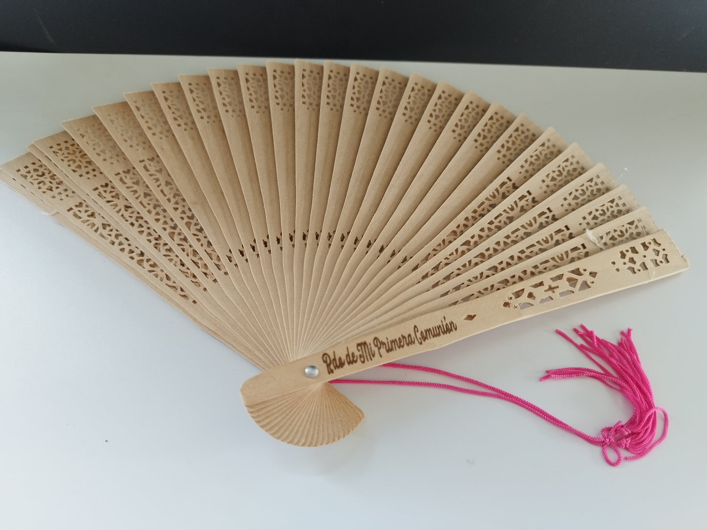 Abanico con pompón personalizado