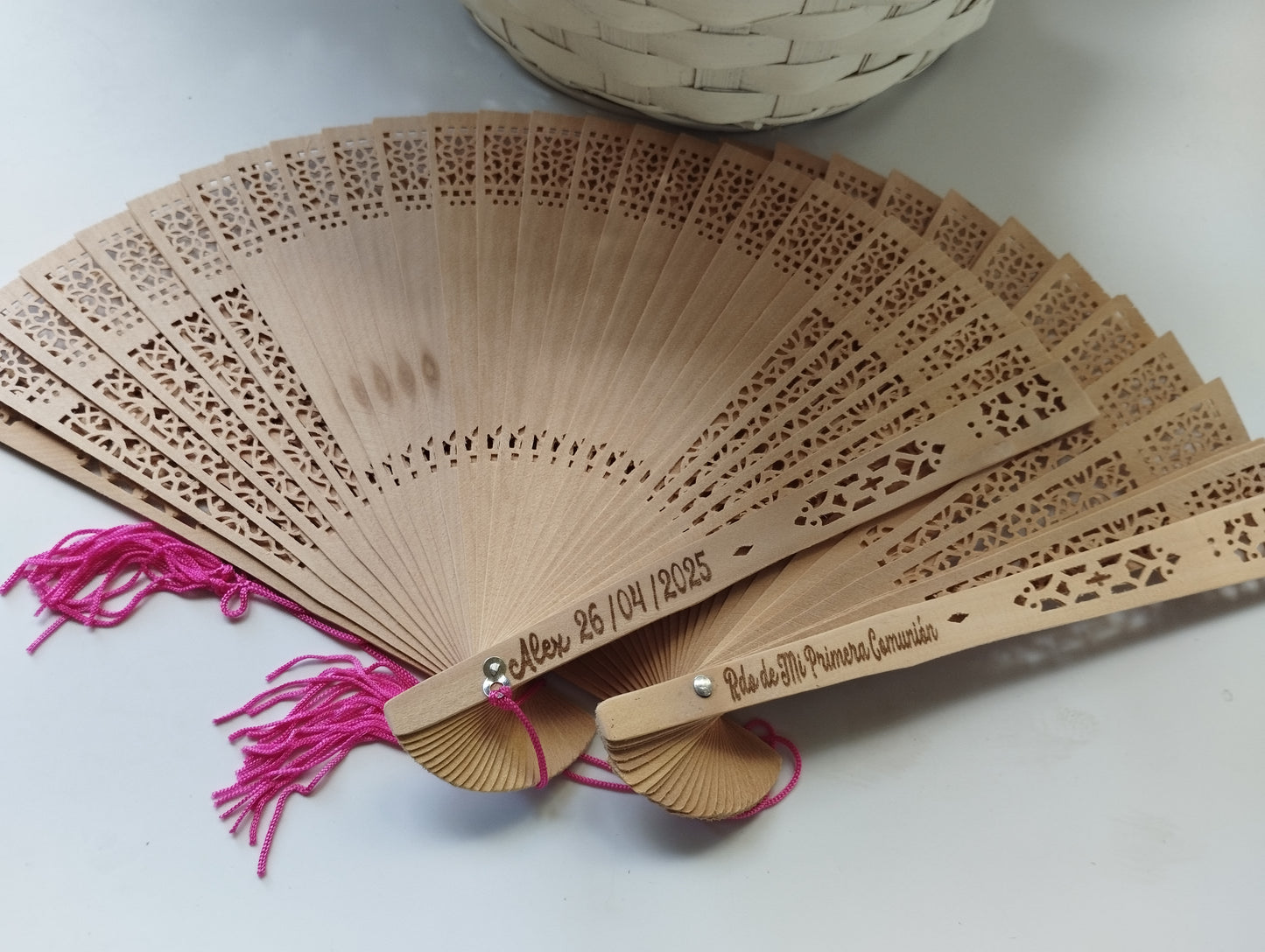 Abanico con pompón personalizado