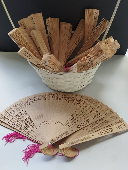 Abanico con pompón personalizado
