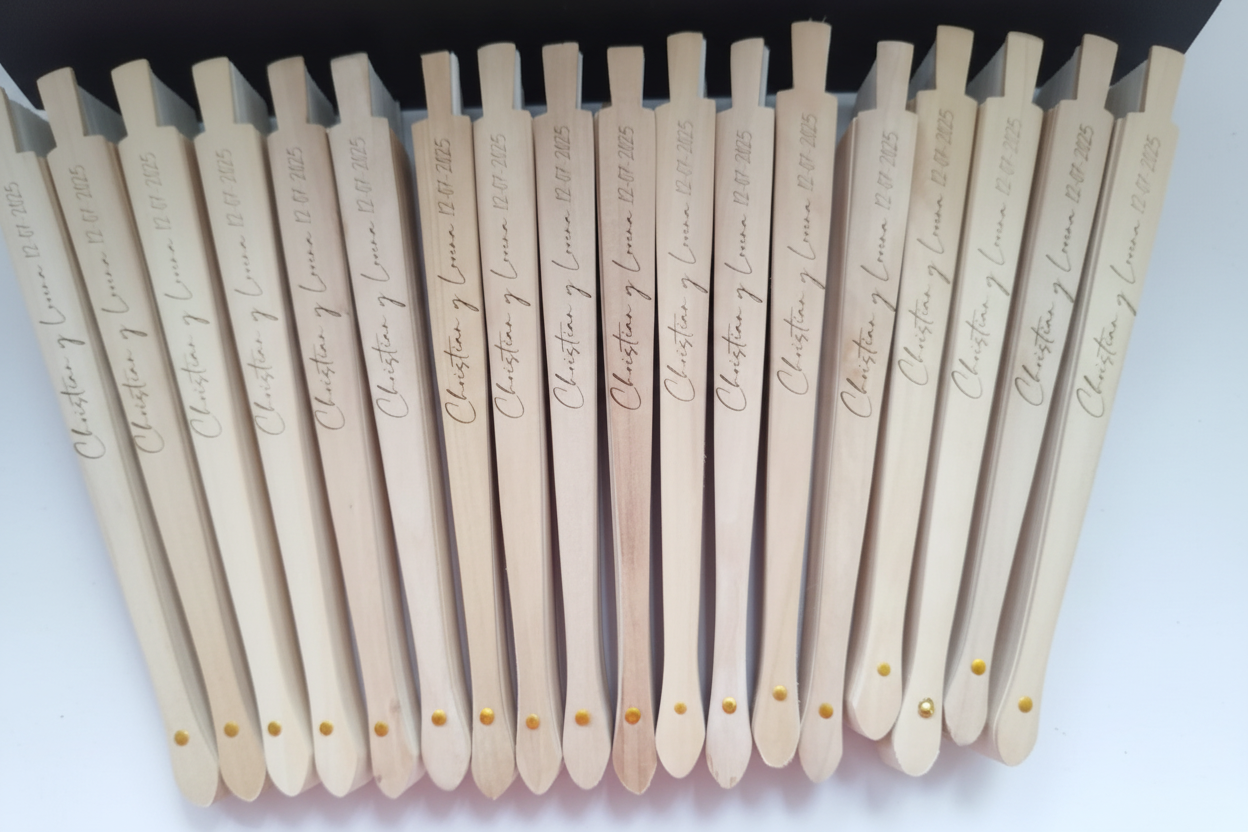 Abanico de madera con tela de algodón