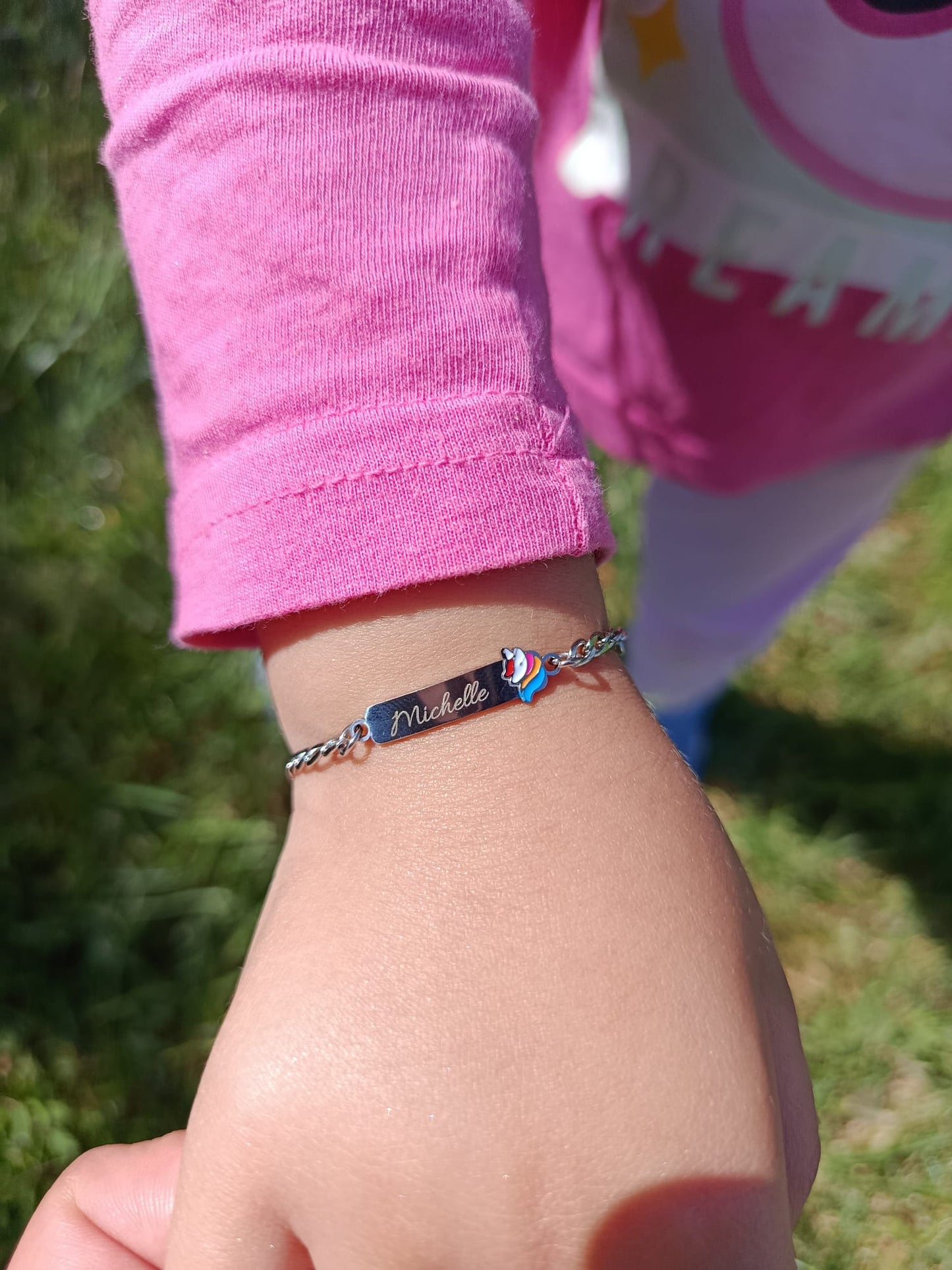Esclava infantil personalizada con nombre Izmi Láser Regalos Personalizados