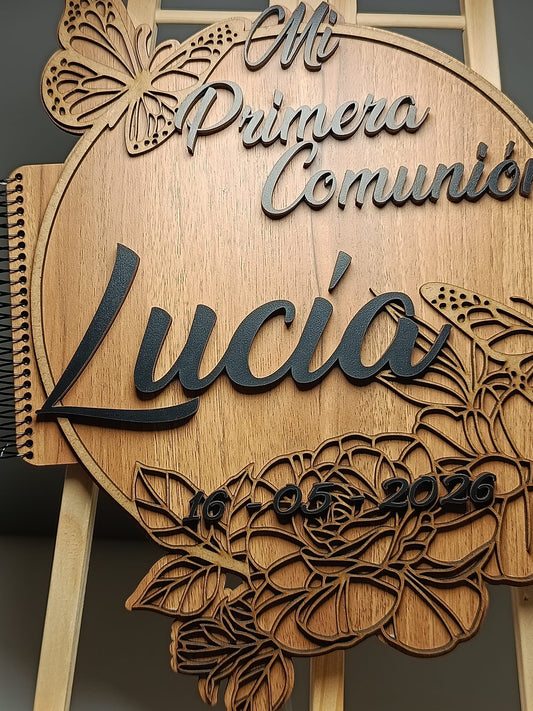 Álbum de comunión de madera personalizado con nombre y flores en relieve 3D. Izmi Láser Regalos Personalizados.