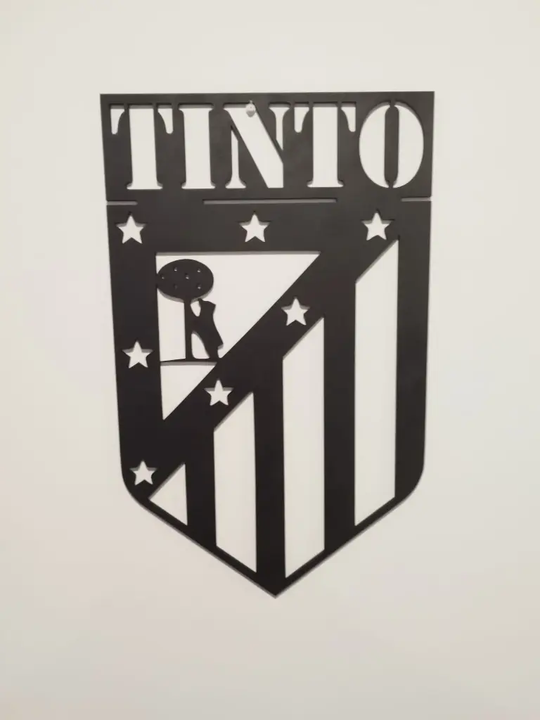 ESCUDO EN MADERA DE FÚTBOL "ATLÉTICO DE MADRID"