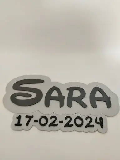 [001097] CARTEL EN MADERA DE NOMBRE Y FECHA NIÑOS