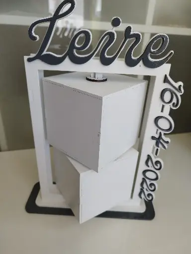 [001037] MARCO DE FOTOS - CUBO GIRATORIO PERSONALIZADO CON NOMBRE Y FECHA